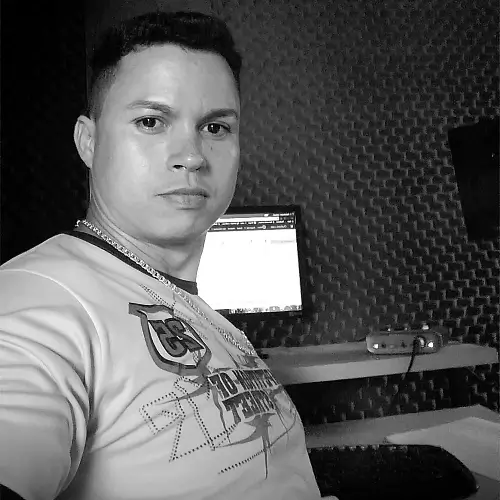 Wallace Locutor no Estúdio